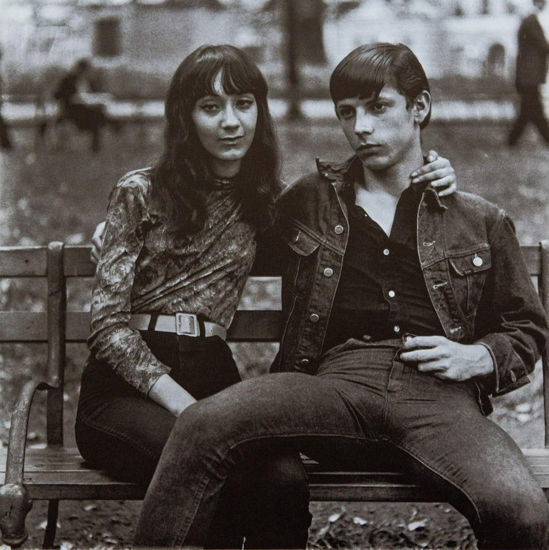 DIANE ARBUS - Young Couple on Bench, Washington Square (1 of 1)