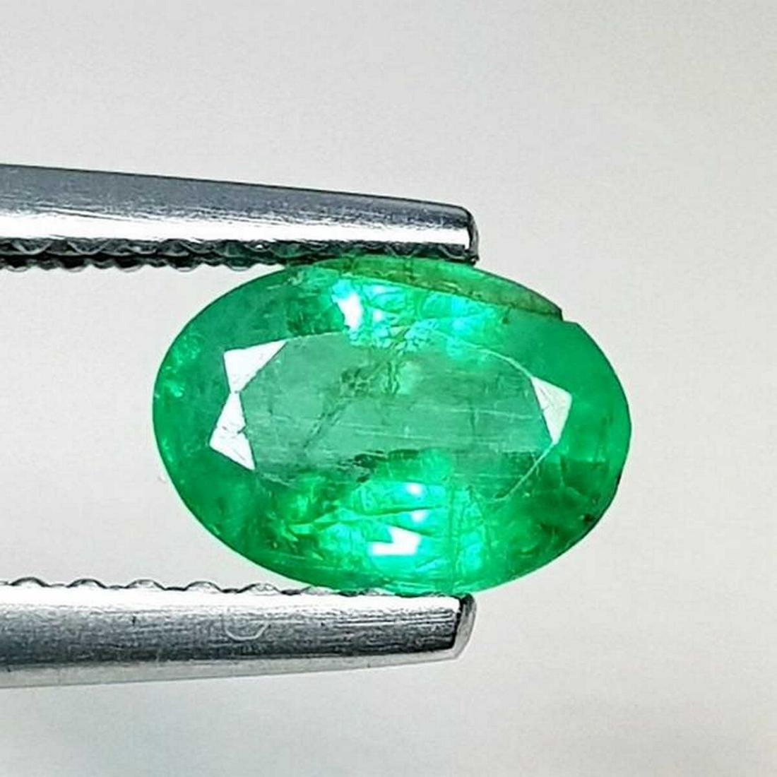 Natural Emerald Oval Cut 0.80 ct (1 of 6)