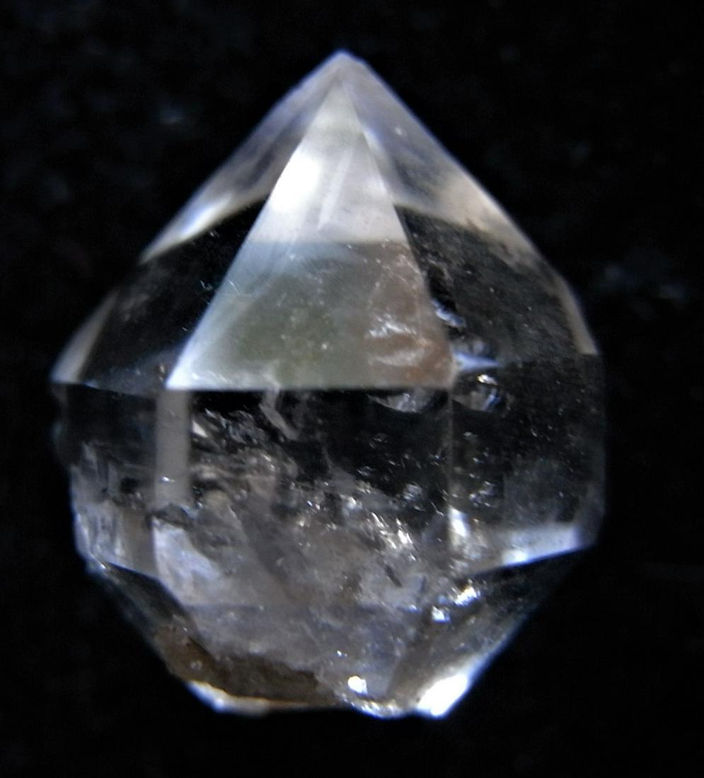 CLEAR GENUINE HERKIMER DIAMOND: Title: CLEAR GENUINE HERKIMER DIAMOND Origin: Ace of Diamonds Mine, Middleville ,New York, USA Size: 1.2x1.1x0.9 cm / 1.69 gram Additional Information: clear quartz ver herkimer diamond with some blac