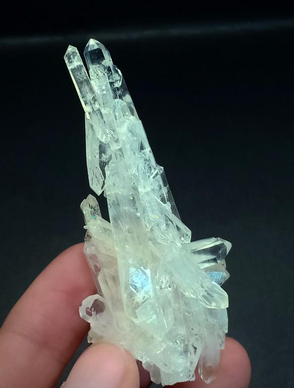 30 Gram Perfact Shape Natural Fadan Quartz Specimen: Title: 30 Gram Perfact Shape Natural Fadan Quartz Specimen Treatment: Natural Gemstone: Gemstone: Fadan Quartz Weight: 30 Gram Size/Dimensions: 80x35x23 mm Origin: Pakistan Shipping: Domestic: Flat-ra