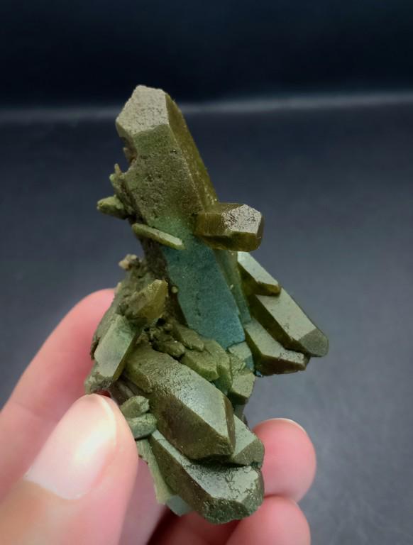 45 Gram Well Terminated Natural Chlorine Quartz: Title: 45 Gram Well Terminated Natural Chlorine Quartz Specimen Treatment: Natural Gemstone: Gemstone: Chlorine Quartz Weight: 45 Gram Size/Dimensions: 54x37x24 mm Origin: Pakistan Shipping: Domestic: