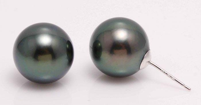 18 kt. White Gold - 11x12mm Peacock Tahitian Pearls -: Produced by the Pinctada Margaritifera oyster in the tropical lagoons of French Polynesia, these pearls have a natural beautiful tahiti green colour with shimmering hues and a rich luxurious luster. P