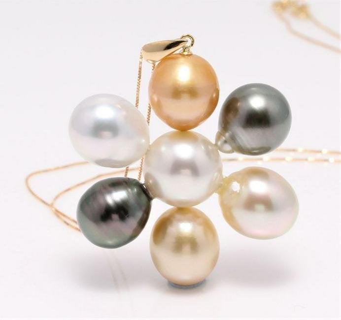 18 kt. Yellow Gold - 10x11mm Saltwater Pearls -: Emerging from the tranquil waters of Australia, the 5 South Sea Pearls are top quality with a rich luxurious luster. The South Sea Pearls are combined with 2 exotic Tahitian Pearls. Produced in French