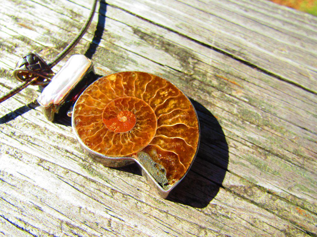 Vintage Sterling Silver Fossil Ammonite & Pearl: Vintage sterling fossil & pearl Pendant, Ammonite - 18" 2.1mm round snake chain/collar necklace. Weight is 1.44 ozt. The fossil is a nautilus looking shell with a fresh water pearl topper with a hinge