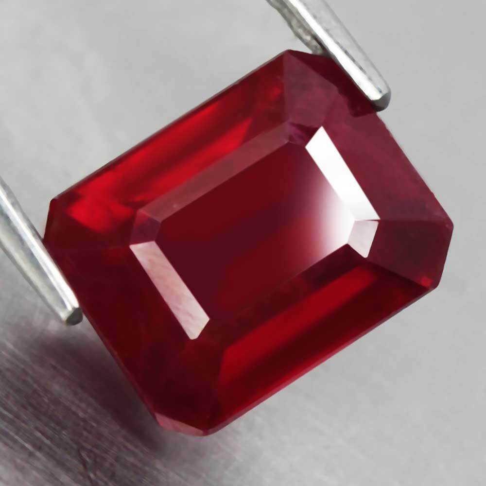 2,62 cts Natural Octagon Blood Red ruby (1 of 3)