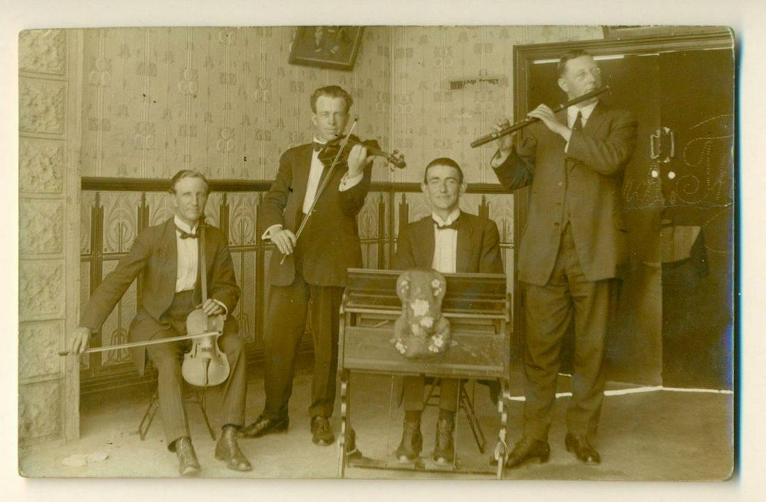 4 MUSICIAN ORCHESTRA w INSTRUMENT s VIOLIN FLUTE & (1 of 2)