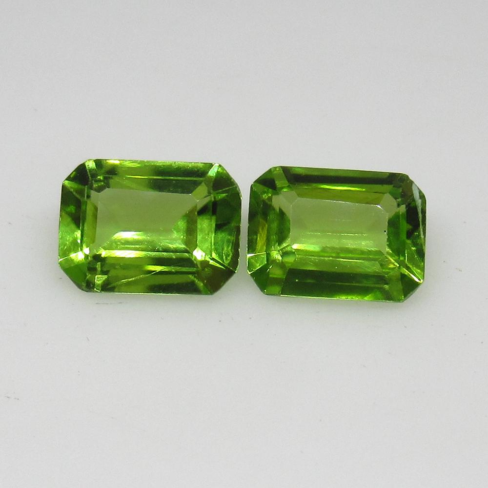 2.96 Ct Genuine Pakistan Peridot Octagon Pair: No Reserve! Title: 2.96 Ct Genuine Pakistan Peridot Octagon Pair Stone Clarity: VVS Gemstone: Natural Peridot Carat Weights: 2.96 Size/Dimensions: 8.10 x 6.00 x 3.60 mm / 2 PC's Top Class Full Luster 