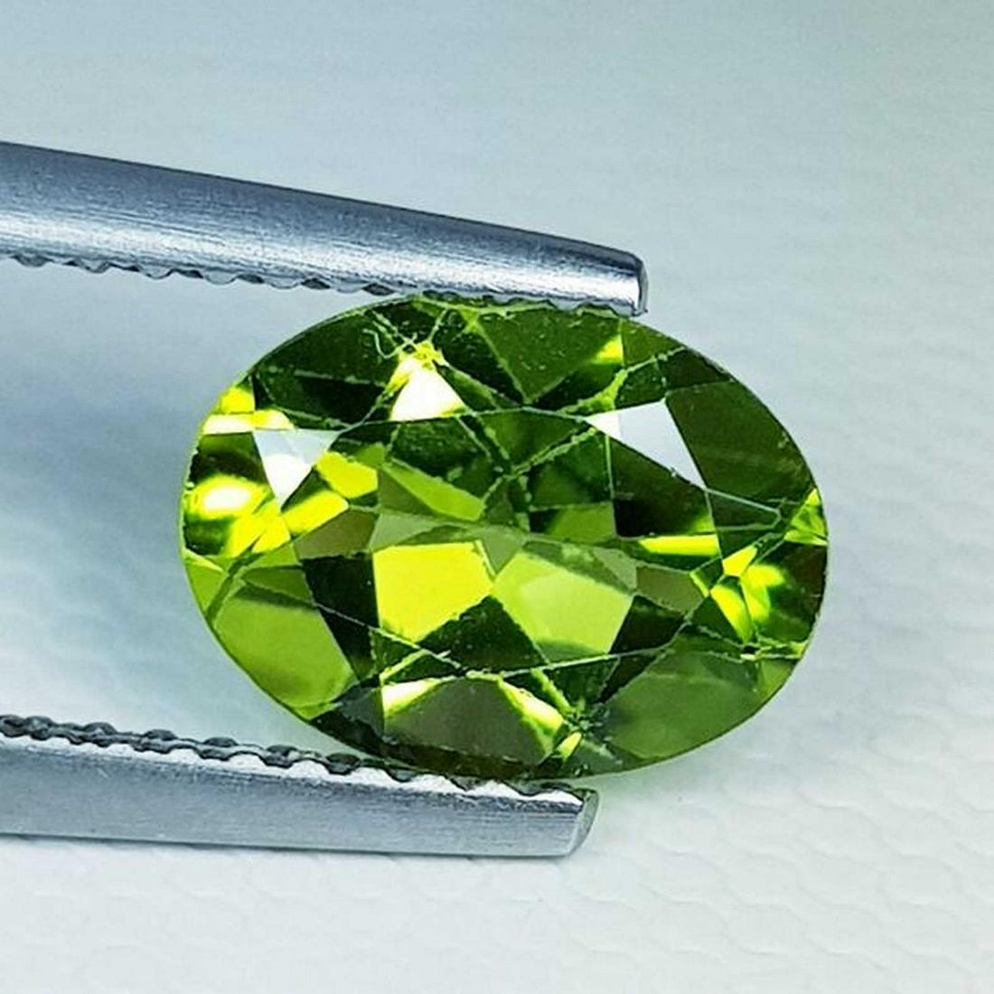 Natural Peridot Oval Cut 1.65 ct: No Reserve! Title: Natural Peridot Oval Cut 1.65 ct Color/Clarity: IF - VVS Loosegemstone Carat Weights: 1.65 Size/Dimensions: 8.90 x 6.70 x 4.10 Oval - Pakistan Shipping: Worldwide: Flat-rate of $10.