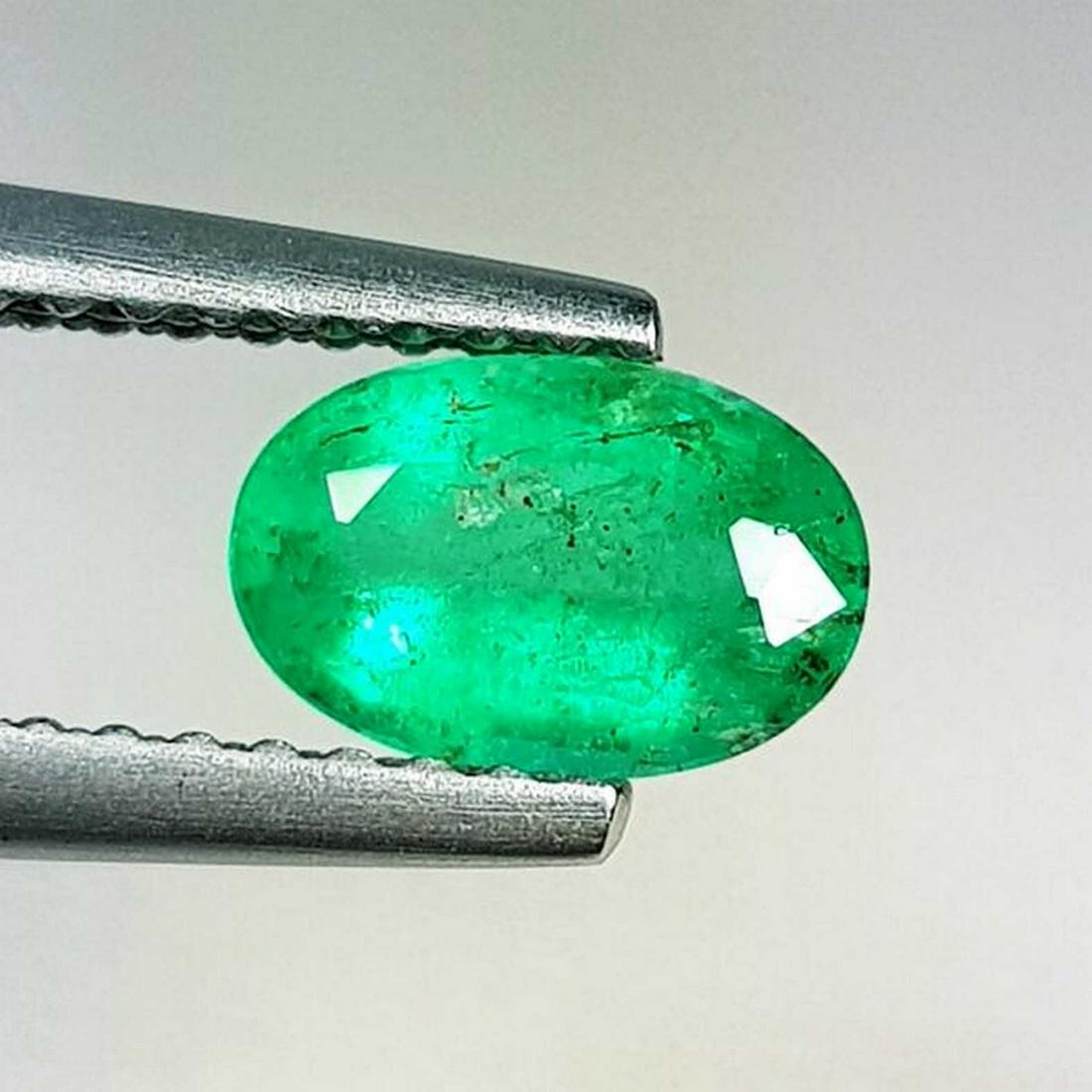 Natural Emerald Oval Cut 0.55 ct (1 of 6)