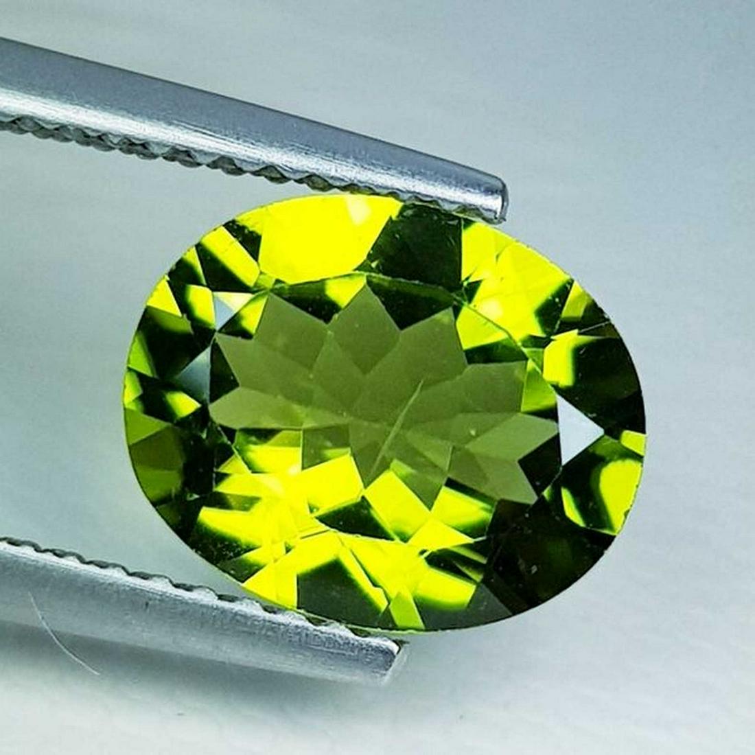 Natural Peridot Oval Cut 2.69 ct: No Reserve! Title: Natural Peridot Oval Cut 2.69 ct Color/Clarity: IF - VVS Loosegemstone Carat Weights: 2.69 Size/Dimensions: 10.00 x 8.20 x 4.60 Oval - Pakistan Shipping: Worldwide: Flat-rate of $10