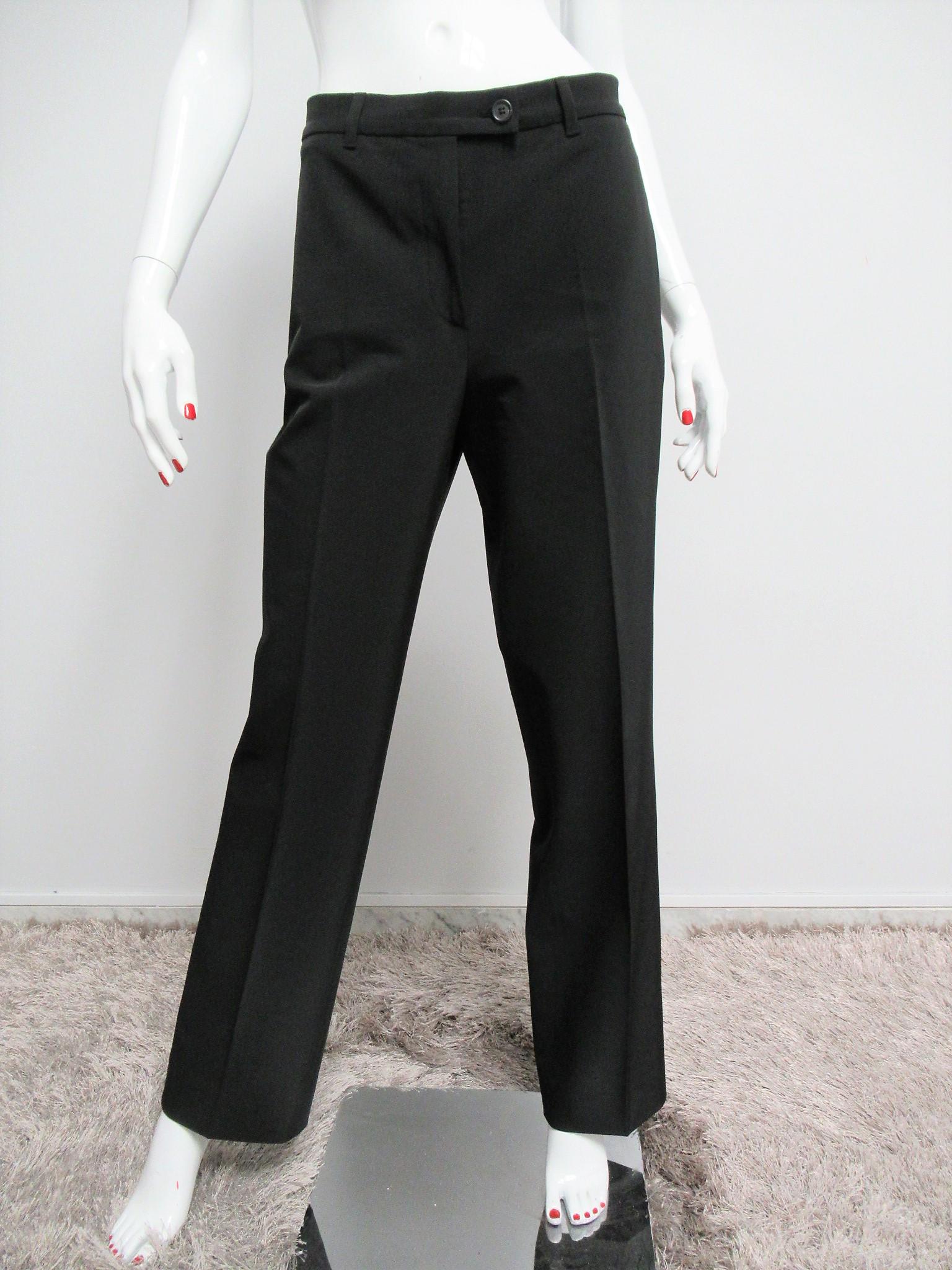 "PRADA" Classic line trousers Size M: Title: "PRADA" Classic line trousers Size M Materials: The composition label has been removed, but it is a polyester blend trousers Dimension: Size: 46 IT / M. MEASURES: Waist 40 cm, crotch 32 cm, len