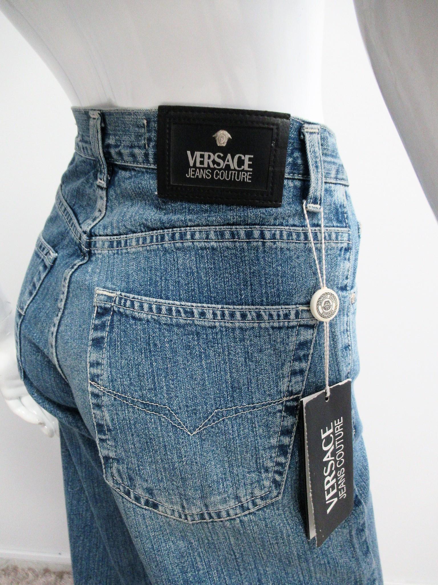 "VERSACE" Cotton high waist jeans Size S: Title: "VERSACE" Cotton high waist jeans Size S Materials: 100% Cotton Dimension: Size: US 28 x 42. Corresponds to a 42 IT / S. MEASURES: Waist 34 cm, crotch 30 cm, length 109 cm, bottom leg 19 cm Des