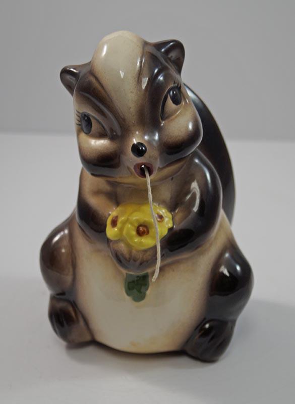 Vintage Skunk String Holder (1 of 8)