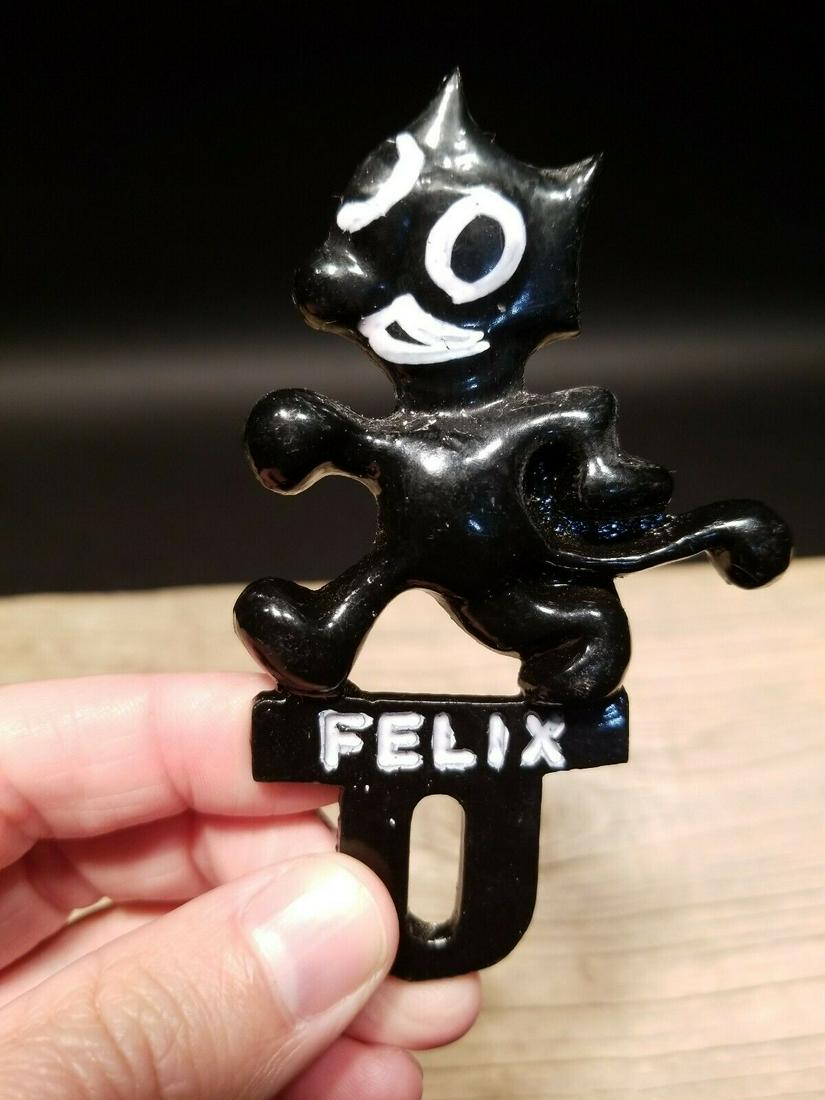 Felix Classic Car License Plate Topper: 4" Tall x 2 1/2" Wide Wonderful reproduction Felix the cat license plate topper. Good detail cast aluminum hand painted and slightly aged to look like an antique. Certainly hard to tell its age. Reser