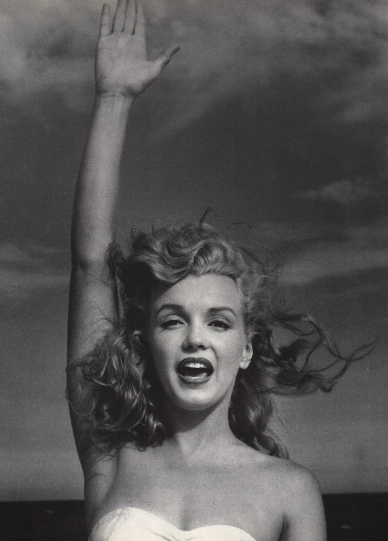 ANDRE DE DIENES - Marilyn Monroe (Norma Jean), Reaching (1 of 1)