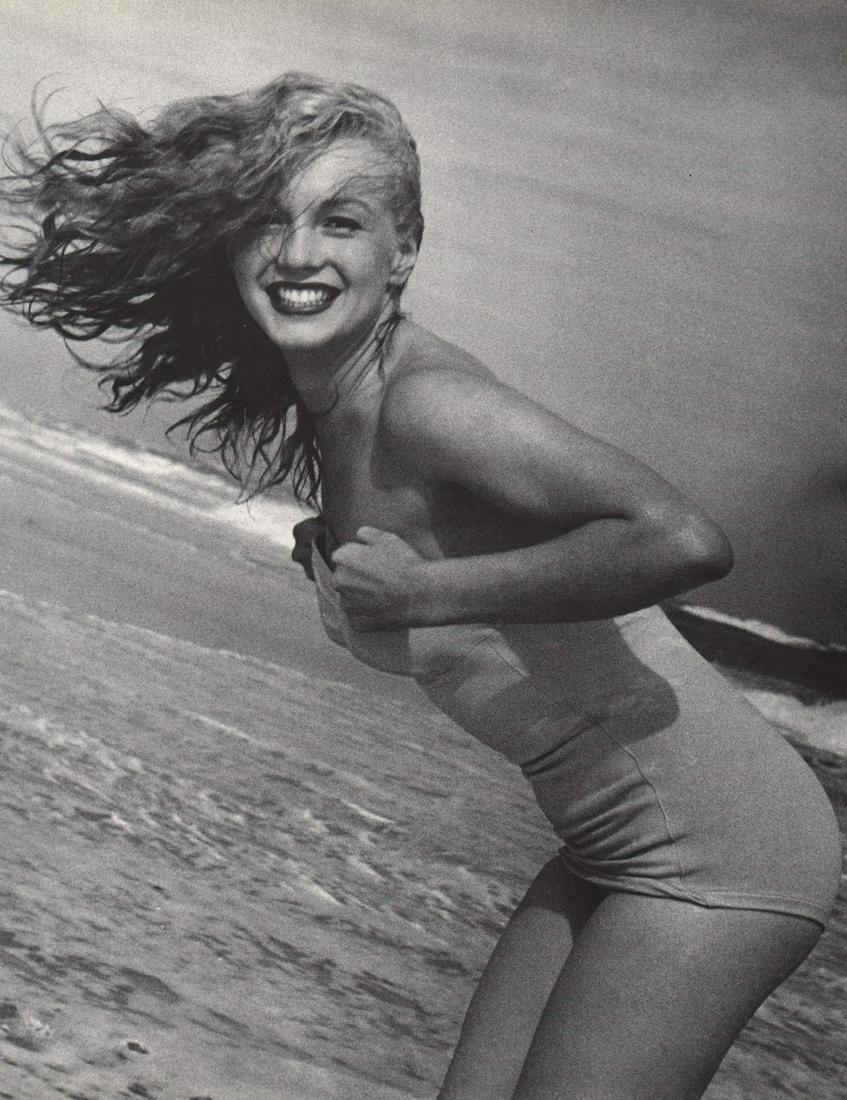 ANDRE DE DIENES - Marilyn Monroe (Norma Jean) On the (1 of 1)
