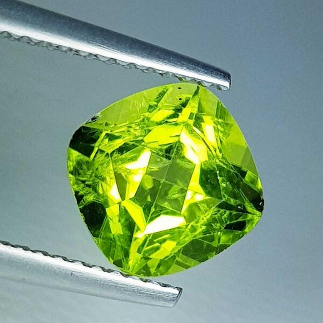 2.59 ct Natural Peridot Cushion Cut: No Reserve! Title:2.59 ct Natural Peridot Cushion Cut Color/Clarity:VVS Gemstones:Loosegemstone Carat Weights:$3 Size/Dimensions:8.00 x 8.00 x 5.50 Additional Information:Cushion - Pakistan Shipping: 