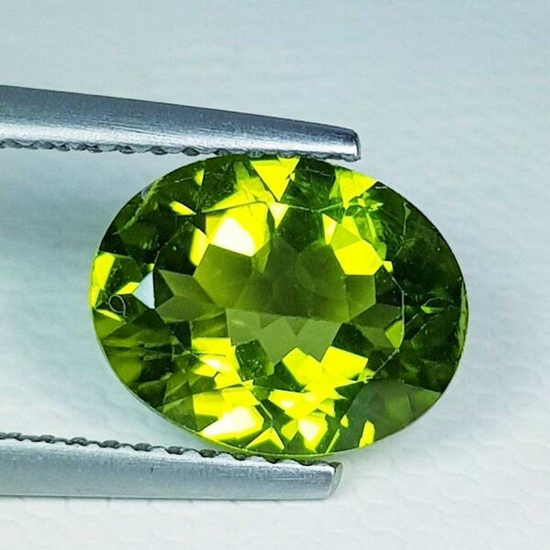 2.60 ct Natural Peridot Oval Cut: No Reserve! Title:2.60 ct Natural Peridot Oval Cut Color/Clarity:VVS Gemstones:Loosegemstone Carat Weights:$3 Size/Dimensions:10.10 x 8.00 x 4.60 Additional Information:Oval - Pakistan Shipping: World