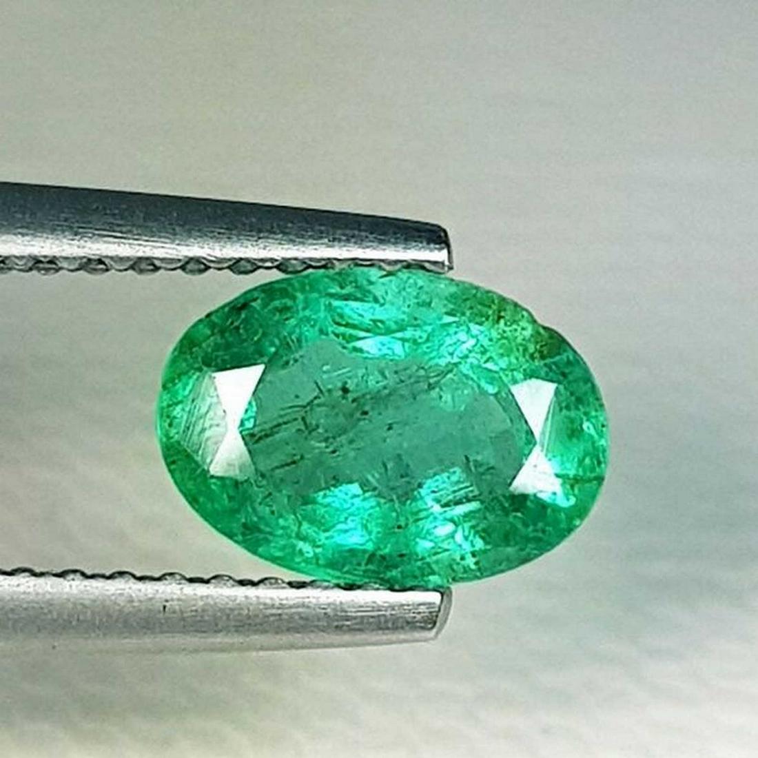 Natural Emerald Oval Cut 0.97 ct (1 of 6)