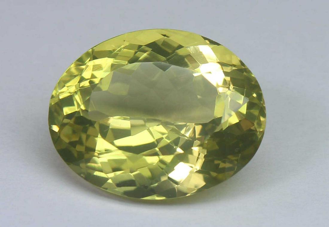 12.73 Cts Natural Lemon Quartz: No Reserve! Gemstone : Natural Lemon Quartz Weight : 12.73 Carats Dimensions : 17.8x14.2x9 mm Shape : Oval Cut Colour : Greenish Yellow Origin : Africa Treatment : Heated CLarity : VS Shipping: Wo