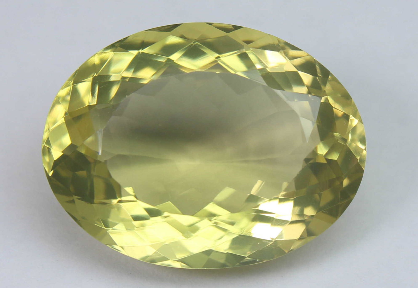 16.75 Cts Natural Lemon Quartz: No Reserve! Gemstone : Natural Lemon Quartz Weight : 16.75 Carats Dimensions : 20.5x15.5x8.9 mm Shape : Oval Cut Colour : Greenish Yellow Origin : Africa Treatment : Heated CLarity : VS Shipping: