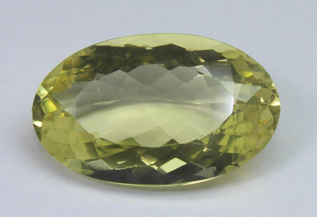 12.52 Cts Natural Lemon Quartz: No Reserve! Gemstone : Natural Lemon Quartz Weight : 12.56 Carats Dimensions : 20.6x12.8x8 mm Shape : Oval Cut Colour : Greenish Yellow Origin : Africa Treatment : Heated CLarity : VS Shipping: Wo