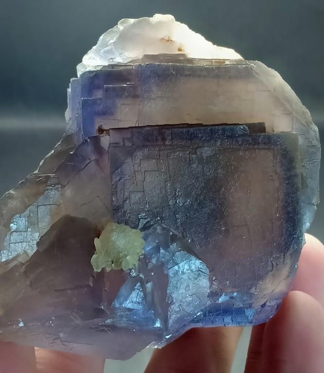 354 Gram Very Beautiful Perfact Natural Color Change: Title: 354 Gram Very Beautiful Perfact Natural Color Change Fluorite Specimen Treatment: Natural Gemstones: Fluorite Weight: 354 Gram Size/Dimensions: 84x60x54 mm Origin: Pakistan Reserve: $15.00 Ship