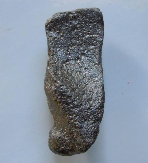 PHILIPPINITE TEKTITE - FROM METEORITE IMPACT: Title: PHILIPPINITE TEKTITE - FROM METEORITE IMPACT Origin: Paracale, Camarines Norte, Luzon, Philippines Size: 3.5x1.5x1 cm / 8 gram Description: smooth and glossy rizalite/phippinite tektite Reserve