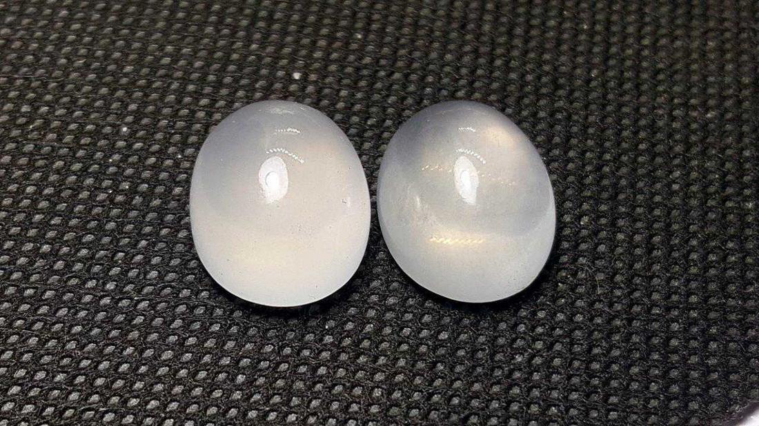 40 Carats Calibrated Moonstone Cabs - 19.5X15.5X9.5: Title: 40 Carats Calibrated Moonstone Cabs - 19.5X15.5X9.5 Origin: Afghanistan Additional Information: 40 Carats Calibrated Moonstone Cabs - 19.5X15.5X9.5 Reserve: $100.00 Shipping: Domestic: Flat-rat