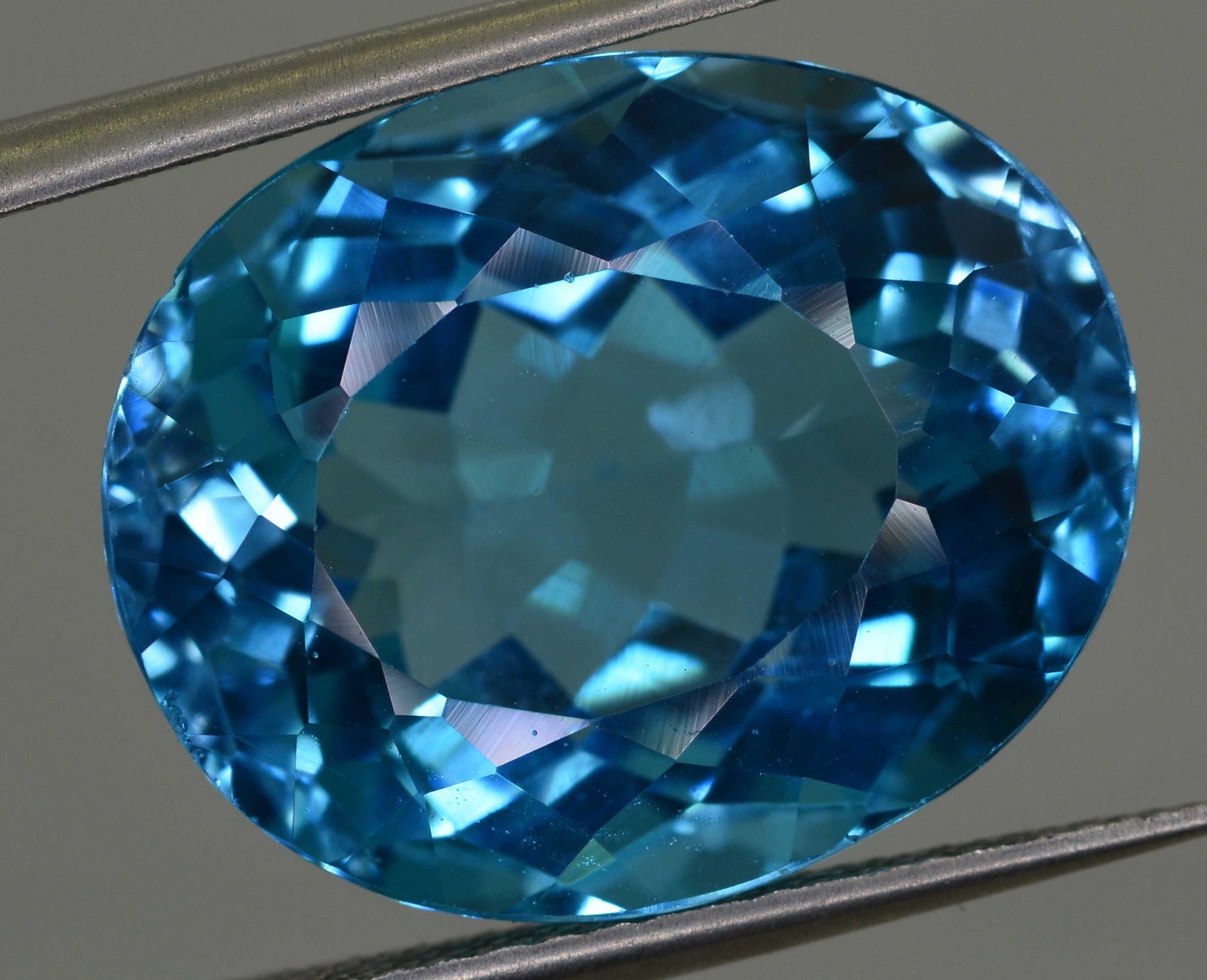 15.5 Carats Oval Cut Swiss Blu Topaz ~ 16x14x8 MM: Title: 15.5 Carats Oval Cut Swiss Blu Topaz ~ 16x14x8 MM Origin: Swiss Gemstones: Topaz Carat Weights: 15.5 Carats Size/Dimensions: 16x14x8 MM Natural Reserve: $80.00 Shipping: Domestic: Flat-rate of