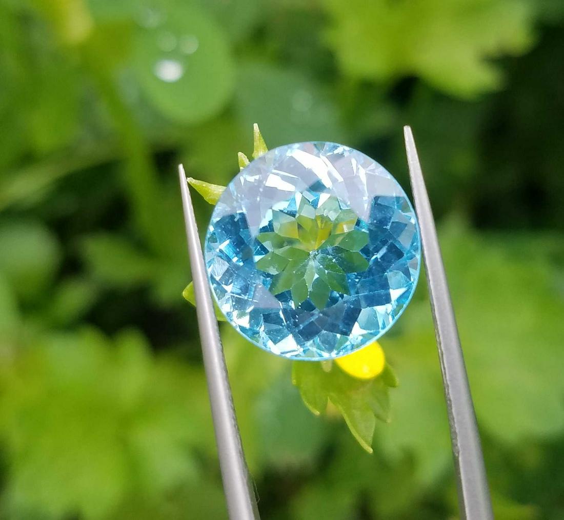 10.6 Carats Beautiful Swiss Blu Topaz ~ 13x13x8 MM: Title: 10.6 Carats Beautiful Swiss Blu Topaz ~ 13x13x8 MM Origin: Swiss Gemstones: Topaz Carat Weights: 10.6 Carats Size/Dimensions: 13x13x8 MM Natural Reserve: $50.00 Shipping: Domestic: Flat-rate of