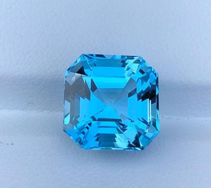 11.5 Carats Assher Cut Swiss Blu Topaz~12x12x9 MM: Title: 11.5 Carats Assher Cut Swiss Blu Topaz~12x12x9 MM Loose Gemstones: Topaz Carat Weights: 11.5 Carats Size/Dimensions: 12x12x9 MM Heated Reserve: $70.00 Shipping: Domestic: Flat-rate of $13.00 to
