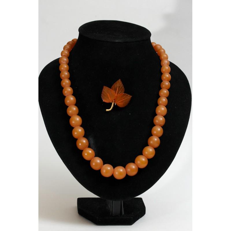 66 gram antique 100% natural melted Baltic amber set of: Total weight: 66 gram Necklace weight: 62 gram Beads size: 9-17 mm Length: 540 mm Brooch weight: 4 gram Size: 40x36 mm Stone: 100% natural melted Baltic amber Treatment: melted Tested 100% natural mel