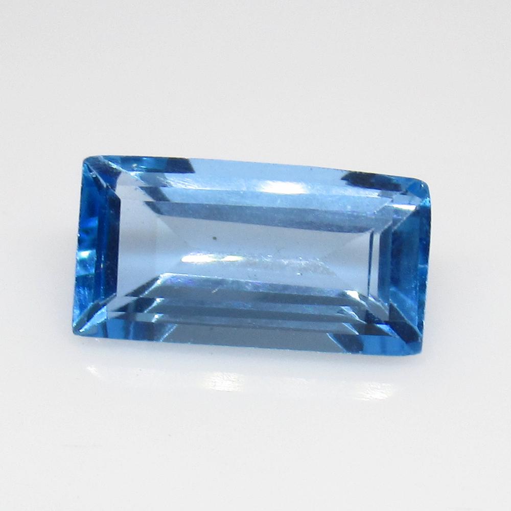 4.40 Ct Natural Blue Topaz Rectangle Cut (1 of 2)