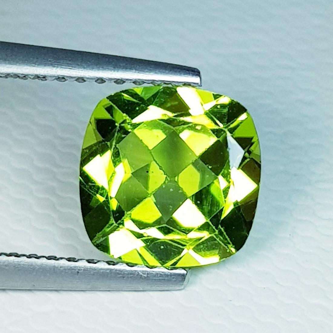 Natural Peridot Cushion Cut 2.48 ct: No Reserve! Title: Natural Peridot Cushion Cut 2.48 ct Color/Clarity: VVS Gemstones: Loosegemstone Carat Weights: 2.48 Size/Dimensions: 8.00 x 8.00 x 4.80 Additional Information: Cushion - Pakistan Sh