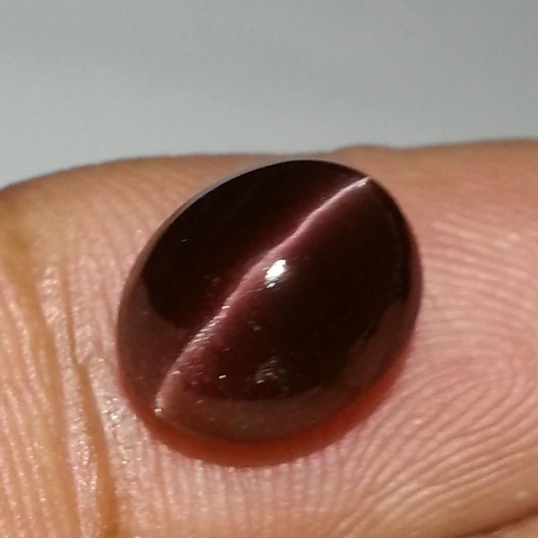 3.75 ct Natural Scapolite Cat' Eye: No Reserve! Title: 3.75 ct Natural Scapolite Cat' Eye Color/Clarity: Opaque Gemstones: Loosegemstone Carat Weights: 3.75 Size/Dimensions: 10.00 x 8.40 x 6.40 Additional Information: Oval - Africa Ship