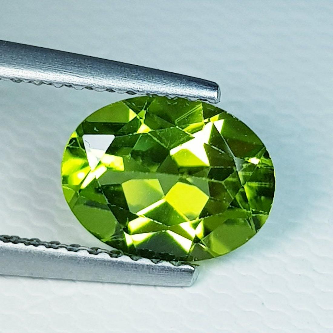Natural Peridot Oval Cut 1.80 ct: No Reserve! Title: Natural Peridot Oval Cut 1.80 ct Color/Clarity: VVS Gemstones: Loosegemstone Carat Weights: 1.8 Size/Dimensions: 8.80 x 6.90 x 4.20 Additional Information: Oval - Pakistan Shipping: