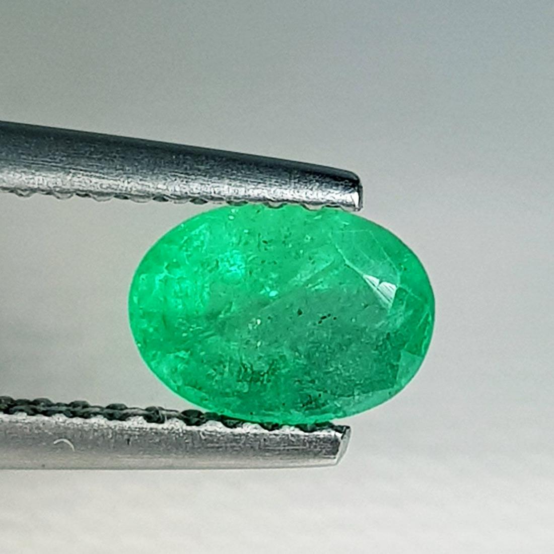 Natural Emerald Oval Cut 0.86 ct (1 of 5)