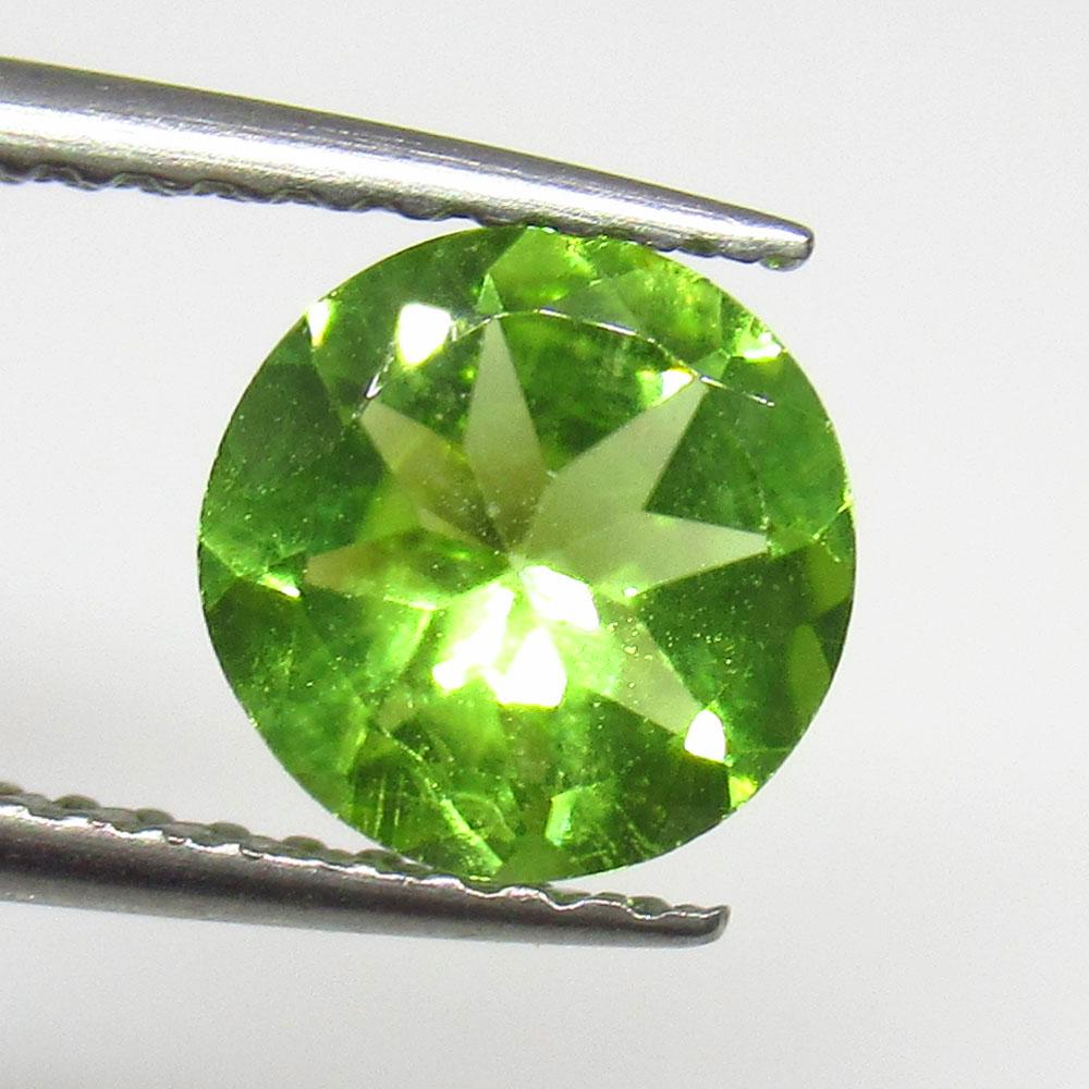 1.21 Ctw Natural Pakistan Peridot Round Cut: No Reserve! Title: 1.21 Ctw Natural Pakistan Peridot Round Cut Stone Clarity: VVS Gemstone: Peridot Carat Weight: 1.21 Size: 7.00 x 7.00 x 3.80 mm Top Class Luster / Excellent Round Cut / Origin - Pak