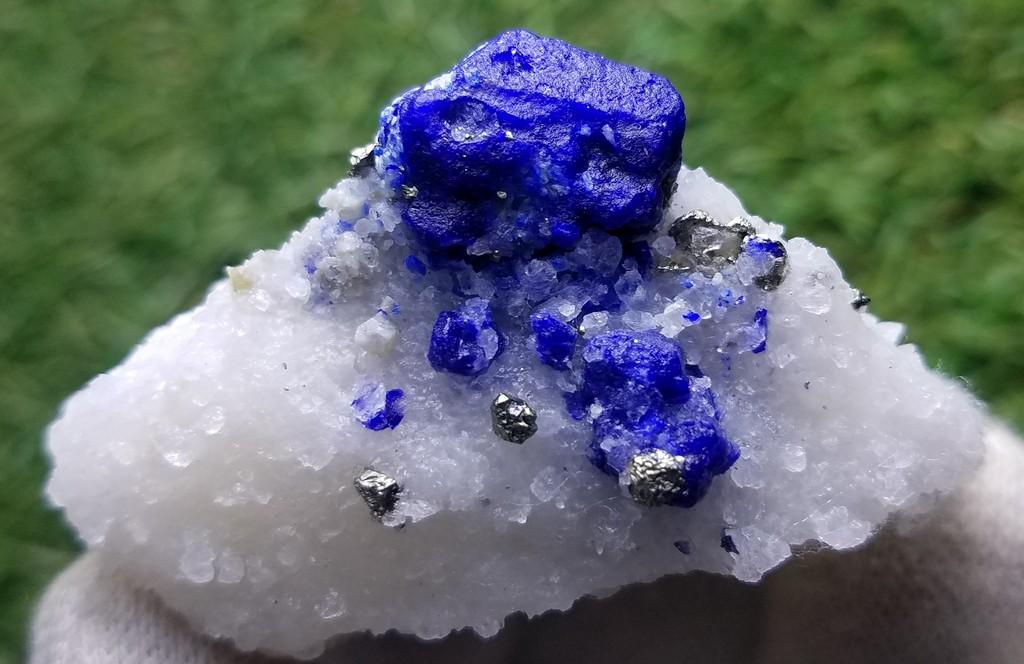 62 Grams Deep Blu Natural Lazurite Specimen Golden: Title: 62 Grams Deep Blu Natural Lazurite Specimen Golden Pyrite Gemstones: Lazurite Carat Weights: 62 Grams Size/Dimensions:52x33x25 MM Additional Info:Natural Reserve: $30.00 Shipping: Domestic: Fla