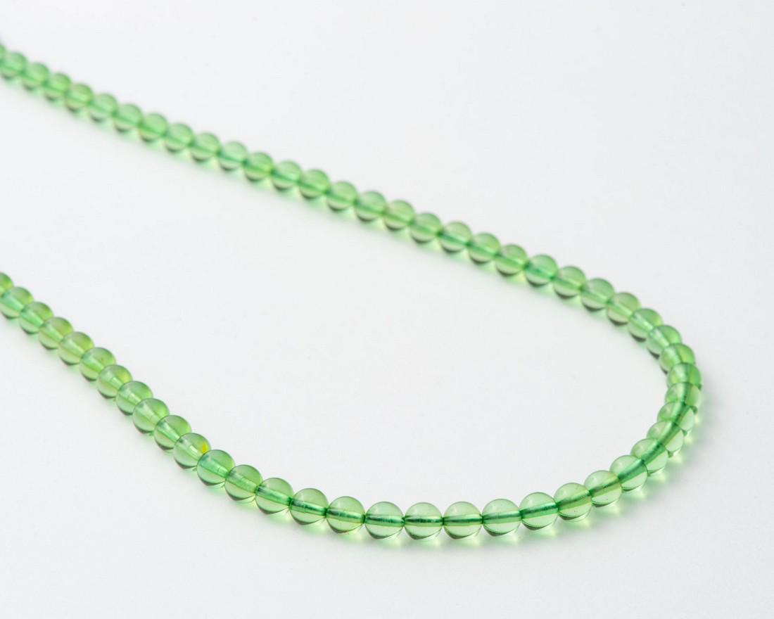 Caribbean Green Amber Necklace: Title: Caribbean Green Amber Necklace Materials: Caribbean Green Amber Weight in grams: 7.79 Additional Information: Caribbean Green Amber Necklace. Ball shaped. Green color. 45 cm5mm Diameter Beads R