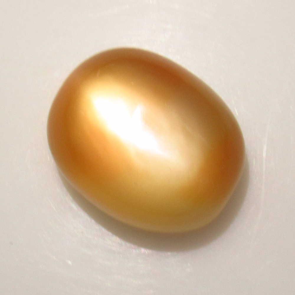 24.13 Ctw Natural Sharp Line Orange MoonstoneOval Cab: Title: 24.13 Ctw Natural Sharp Line Orange MoonstoneOval Cab Stone Clarity: Transparent Gemstones: Moonstone Carat Weights: 24.13 Size/Dimensions: 19.00 x 15.30 x 10.70 mm Additional Information: Nice