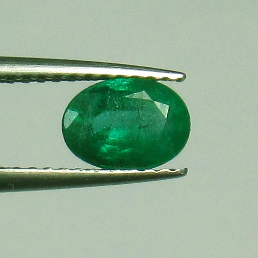 0.90 Ct Natural Zambian Emerald Oval Cut (1 of 2)