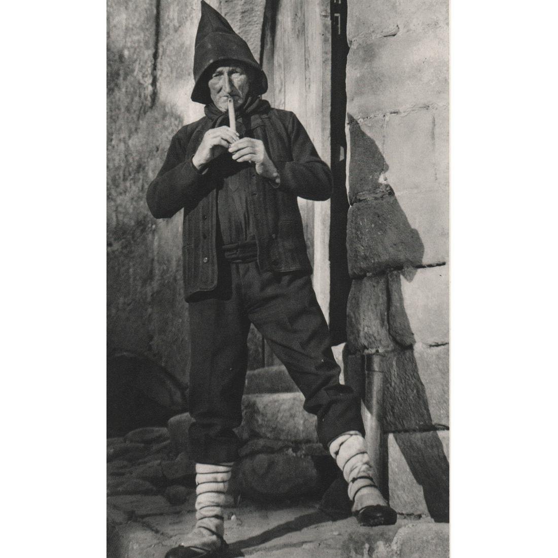 JOSE ORTIZ ECHAGUE - Basque Musician: No Reserve! Artist: JOSE ORTIZ ECHAGUE Print Title: Basque Musician Medium: Sheet-fed Gravure Printing Date: 1960's Printed in Spain Image Size approx: 9 x 5.5 inches Jose? Ortiz Echagu?e (1886 - 1980