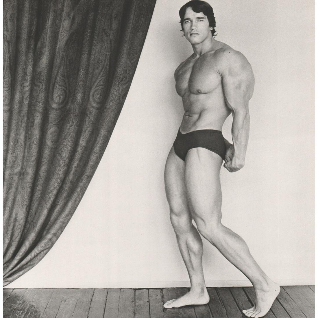 ROBERT MAPPLETHORPE - Arnold Schwarzenegger, 1976: Artist: ROBERT MAPPLETHORPE Print Title: Arnold Schwarzenegger, 1976 Medium: Sheet-fed Gravure Printing Date: 1980's Printed in Spain Image size approx. 10 X 10 inches Robert Mapplethorpe was an Ameri