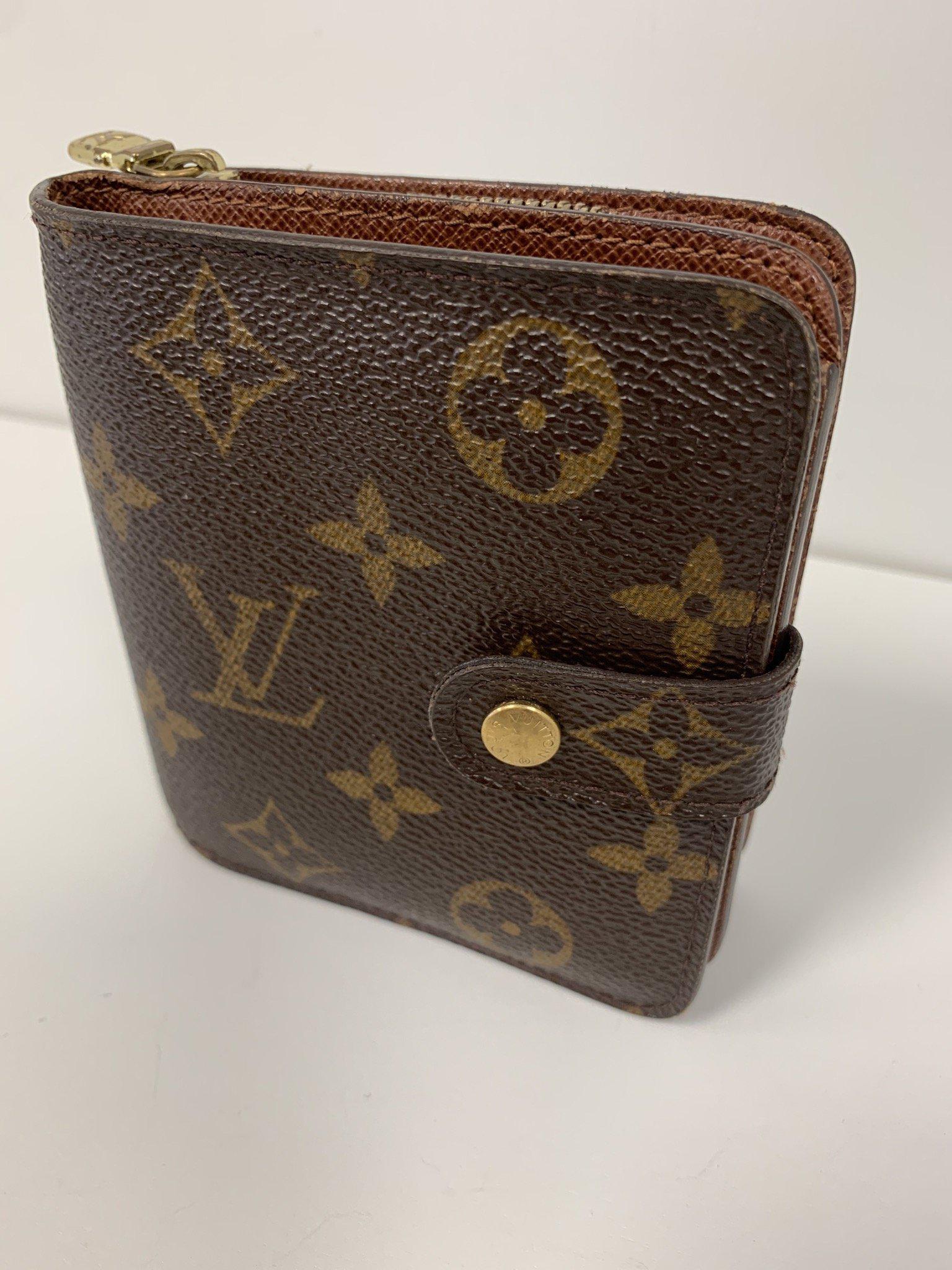 Louis Vuitton Brown Monogram Classic Zippy Bi fold (1 of 7)