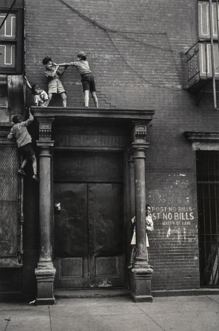 HELEN LEVITT - New York City, 1939 (1 of 1)