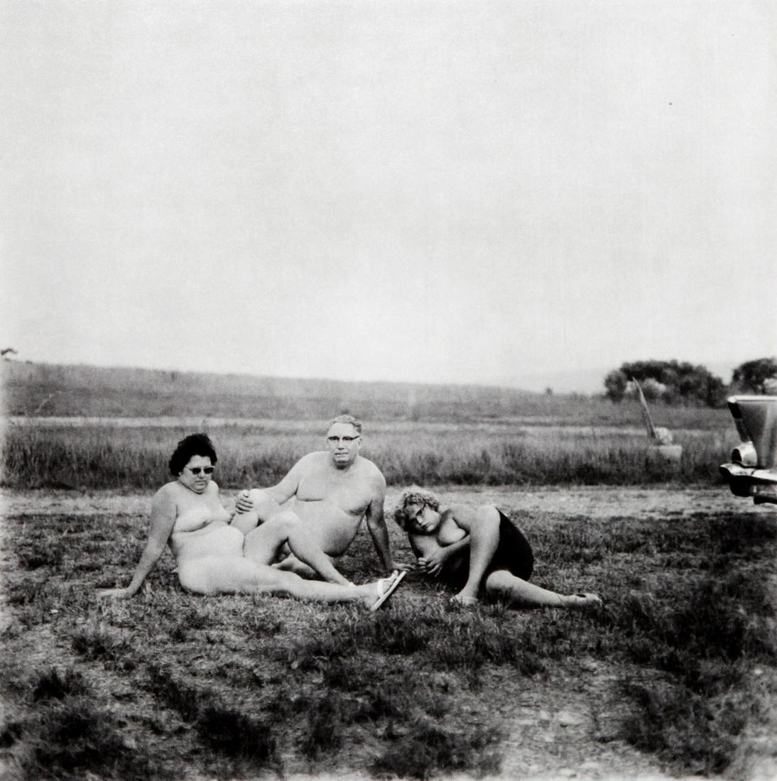 DIANE ARBUS - A family one evening nudist camp 1965 (1 of 1)