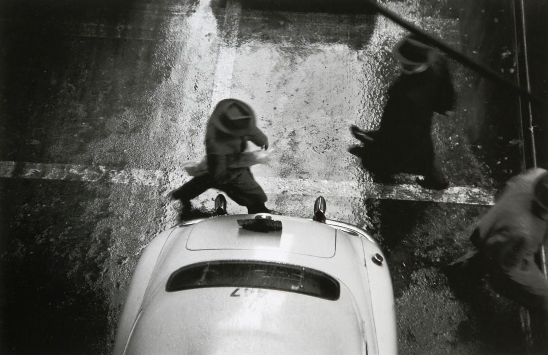 WERNER BISCHOF - New York City, 1953: Artist: Werner Bischof Title: New York City, 1953 Date Printed: 2011 Medium: Photolithograph Printer Location: Italy 22.5 x 34 cm - 8.86 x 13.39 inch Mount 42 x 30 cm - 16.54 x 11.81 inch Reserve: $25