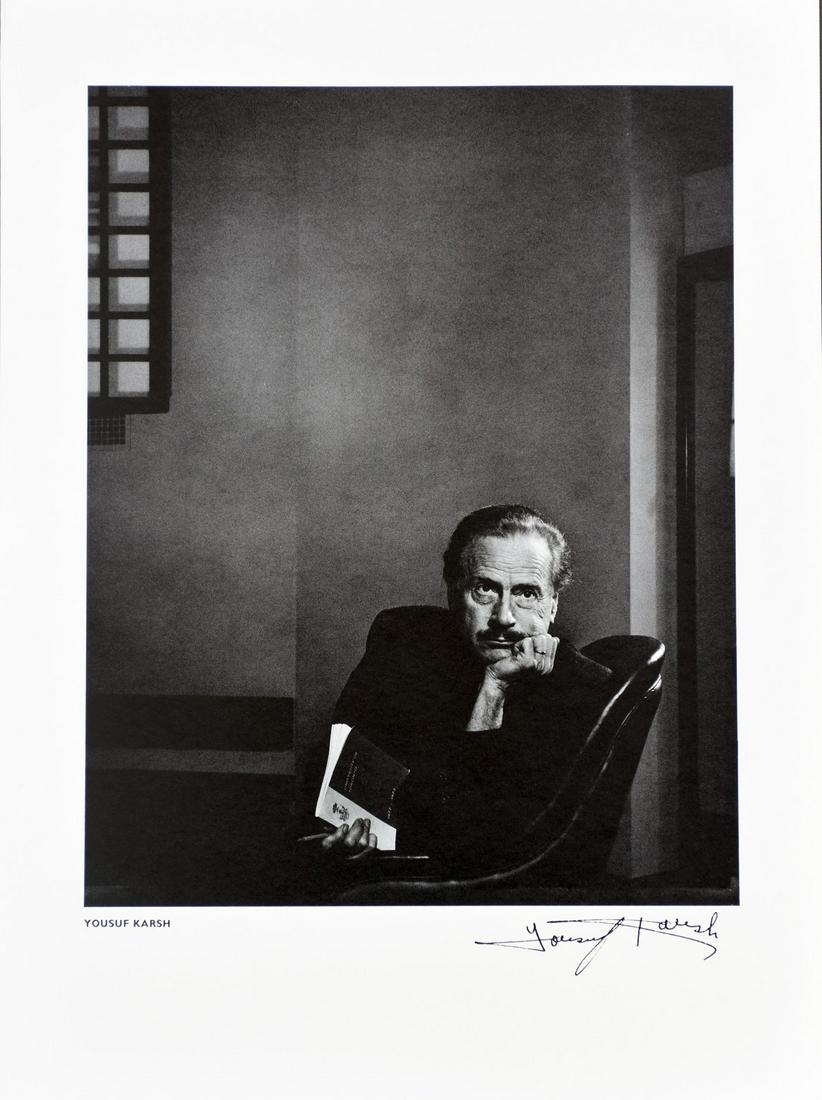 YOUSUF KARSH - Marshall McLuhan Royal Ontario Museum: Artist: Yousuf Karsh Title: Marshall McLuhan Royal Ontario Museum 1974 Date Printed: 1974 Medium: Photolithograph Printer Location: Switzerland 30x40 cm - 15.7x11.8 Inches Signed on plate Limited edit